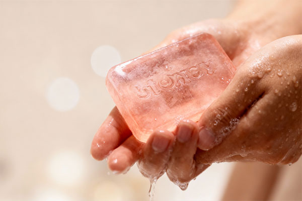 طرز استفاده از پن شفاف پوست خشک و حساس استم سل