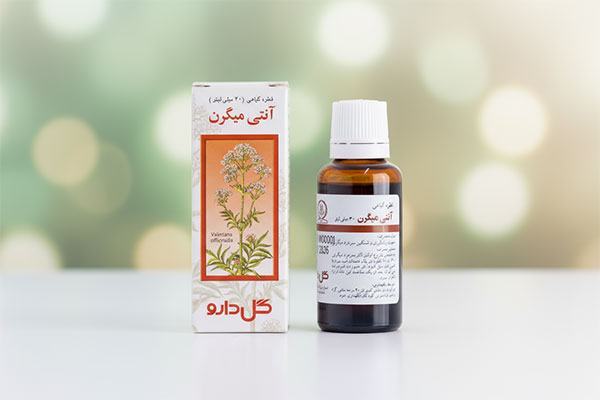 قطره آنتی میگرن گل دارو روی سطح سفید