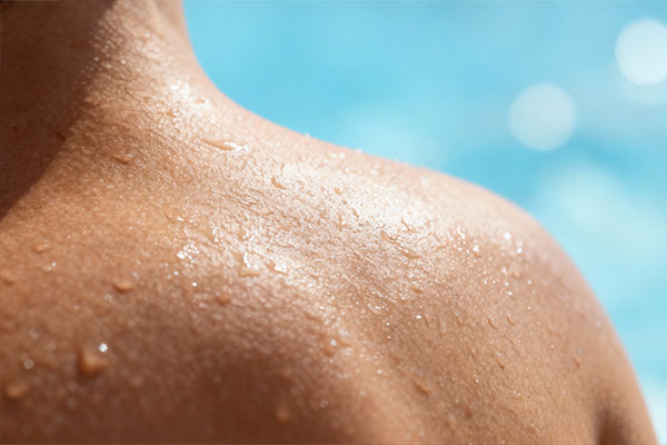 پوست مرطوب و لطیف با شامپو بدن خنک کننده مای