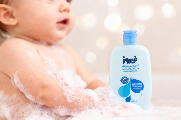 شستشوی پوست کودک با شامپو بدن فیروز آبی