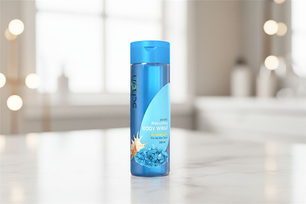 شامپو بدن نمک دریا شون روی میز حمام سفید