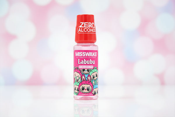 تصویر نزدیک از دهانشویه کودک میسویک