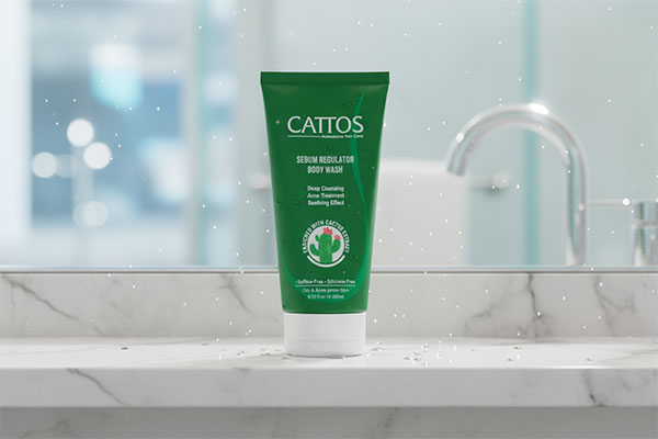 ژل شستشوی بدن آنتی آکنه کاتوس روی قفسه حمام