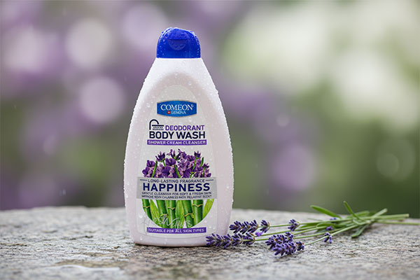 نمای نزدیک شامپو بدن اسطوخودوس کامان با اسطوخودوس