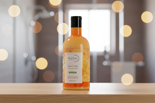 شامپو بدن شیر و عسل دیپ سنس روی قفسه حمام