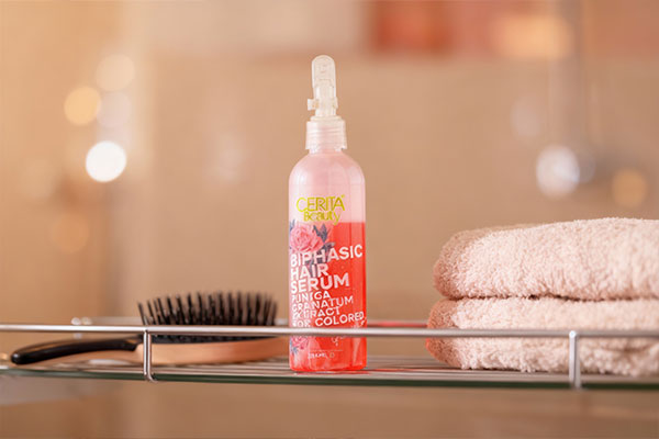 سرم دو فاز موهای رنگ شده سریتا در کنار لوازم مراقبت از مو