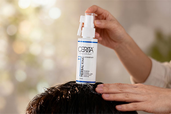 نحوه استفاده از تونیک ضد شوره تی 1 سریتا روی پوست سر