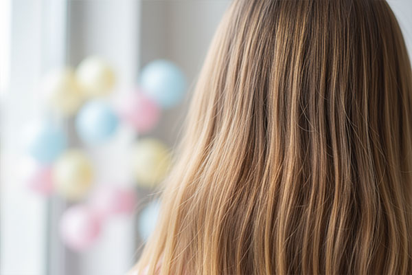 لطافت و درخشندگی مو با اسپری نرم‌کننده گره‌گشای مو بیوتی سیلک