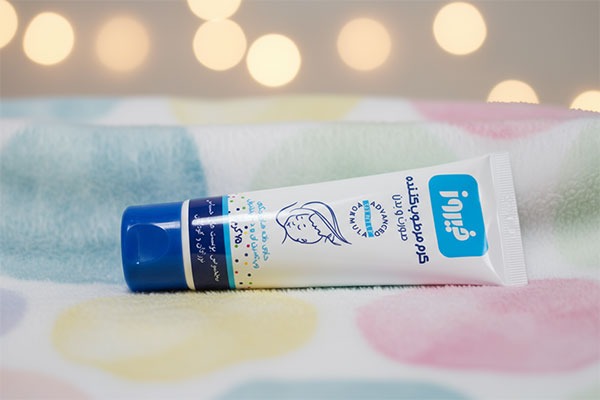 استفاده از کرم مرطوب کننده فیروز روی پوست کودک