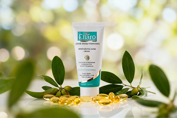 کرم آبرسان دست کیوتن الارو همراه با عناصر طبیعی مراقبت از پوست