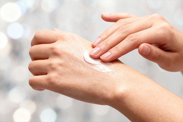 نحوه استفاده از کرم کاسه‌ای آرگان بیول برای رطوبت‌رسانی پوست