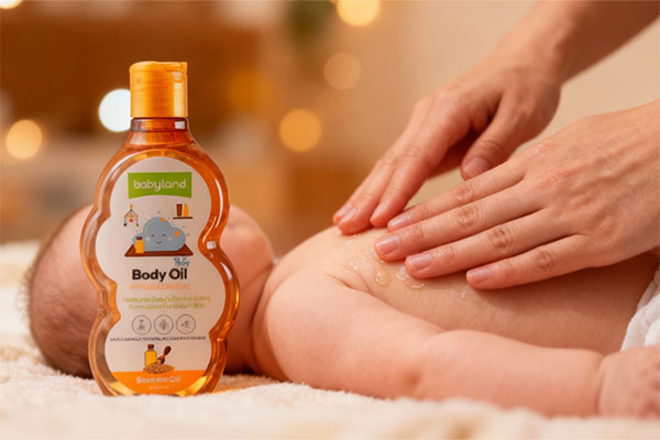 ماساژ پوست کودک با روغن بچه کنجد بی بی لند