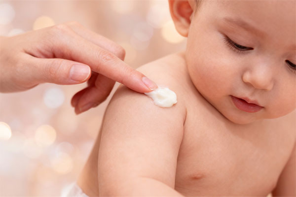 کرم مرطوب کننده کودک سینره برای آبرسانی پوست