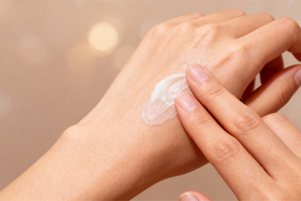 نحوه استفاده از کرم رطوبت‌رسان جو دوسر بیول