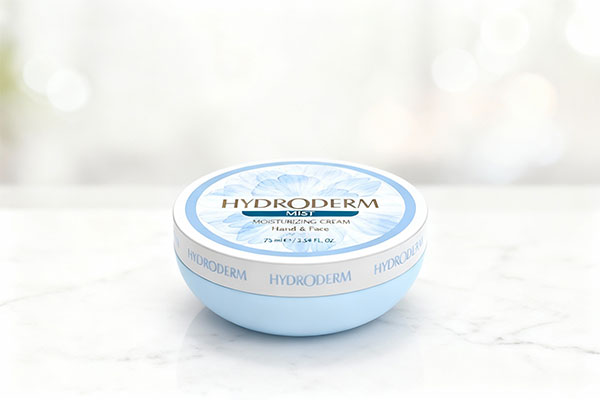 تصویر کرم مرطوب کننده میست هیدرودرم روی سطح مرمر سفید