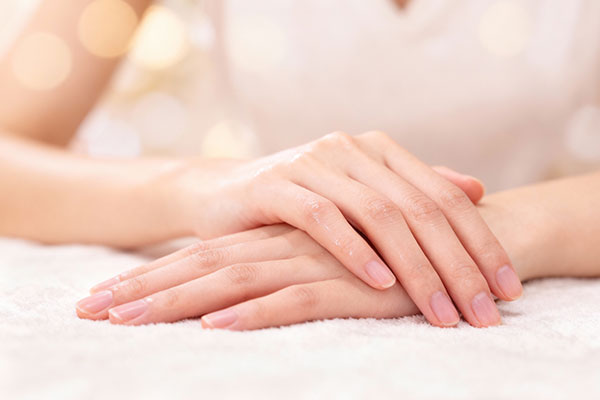 Smooth and hydrated hands with moisturizing cream