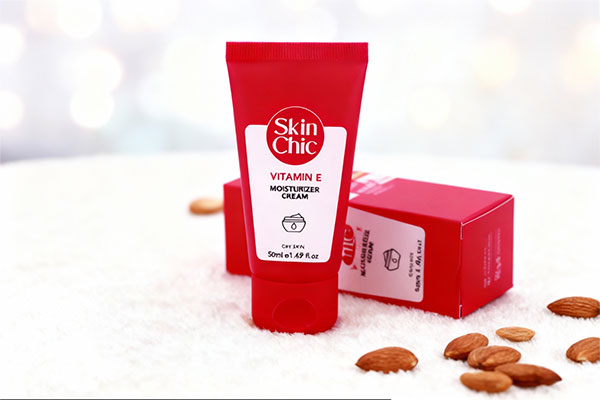 کرم مرطوب کننده ویتامین ای اسکین شیک با ترکیبات طبیعی