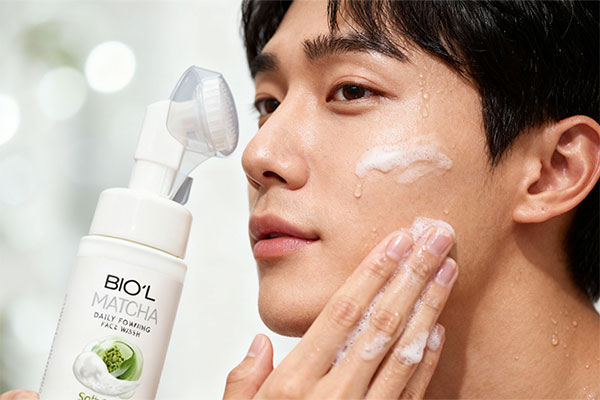 نحوه استفاده از فوم شستشوی صورت ماچا بیول برای پاکسازی پوست