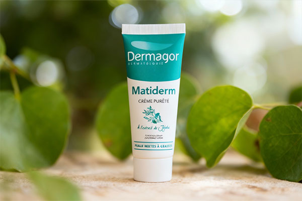 کرم مرطوب کننده پوست چرب درماگور برای آبرسانی و مات کنندگی