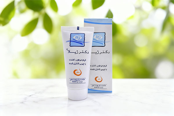 کرم مرطوب کننده رنگی پوست چرب دکتر ژیلا روی سطح مرمر سفید