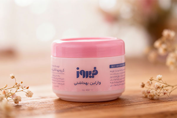 وازلین فیروز کاسه‌ای برای محافظت از پوست کودکان و بزرگسالان