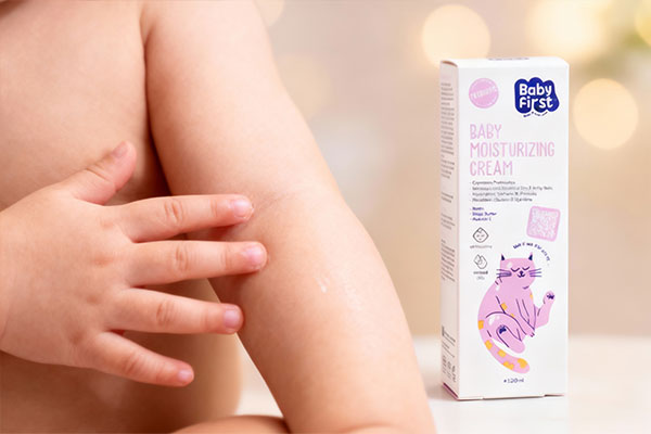 پوست نرم و مرطوب کودک پس از استفاده از کرم رطوبت‌رسان بیبی فرست