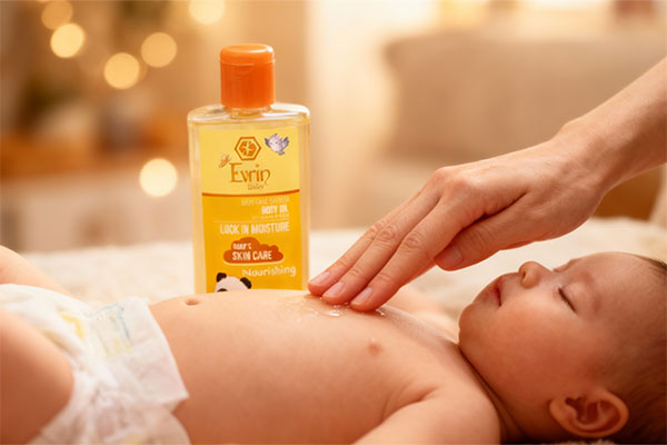 ماساژ پوست کودک با روغن نرم کننده طبیعی