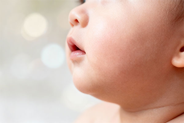 پوست نرم و لطیف کودک با استفاده از کرم مرطوب کننده