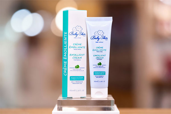 آبرسانی عمیق پوست کودک با کرم امولیانت بیبی اسکین