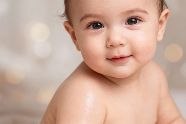 پوست نرم و مرطوب کودک با روغن بچه الوینا