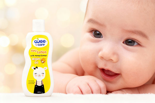 پوست لطیف کودک با رطوبت طبیعی بعد از استفاده از لوسیون