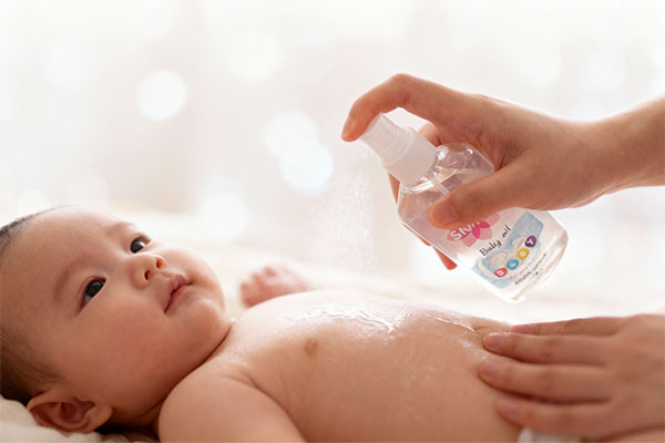 ماساژ پوست کودک با روغن بدن کودک سیوند