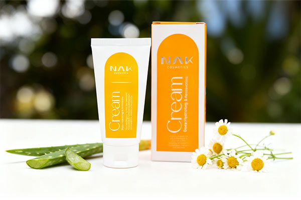 کرم آبرسان پوست چرب ناک با ترکیبات گیاهی