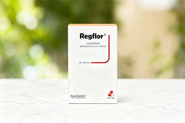 کپسول رگفلور فرابیوتیک روی سطح سفید