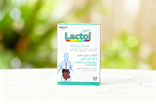 تصویر قرص لاکتول نیچرز اونلی روی سطح مرمر سفید