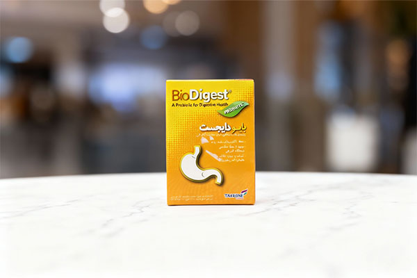 پودر بایو دایجست تک ژن فارما روی سطح مرمر سفید