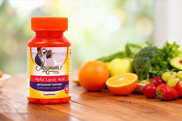 قرص آلفا لیپوئیک اسید مگنوم ویتامینز کنار مواد غذایی سالم
