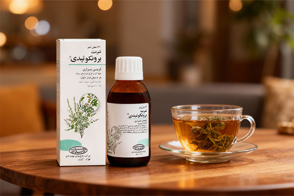 شربت برونکوتیدی کنار چای گیاهی برای تسکین سرفه
