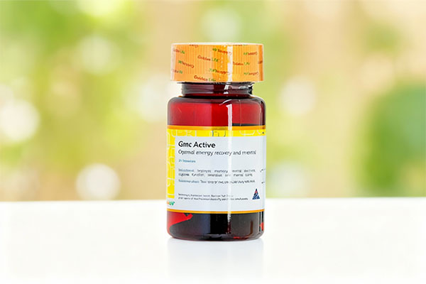 کپسول جینک اکتیو گلدن لایف روی سطح سفید