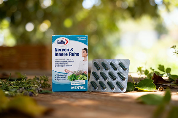 کپسول نرون و اینر روهه یوروویتال در کنار گیاهان دارویی