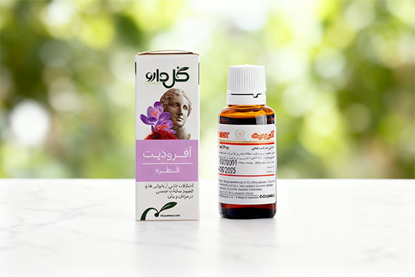 تصویر قطره آفرودیت گل دارو روی سطح مرمر سفید