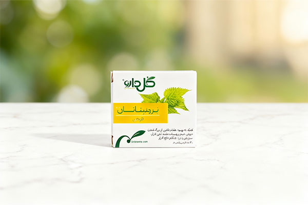 تصویر قرص پروستاتان گل دارو روی سطح سفید