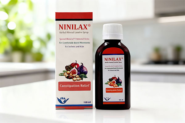 تصویر شربت نی نی لاکس سیمرغ داروی عطار روی پیشخوان سفید