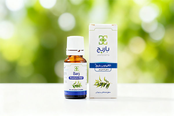 تصویر قطره بخور اکالیپتوس باریج اسانس روی سطح سفید