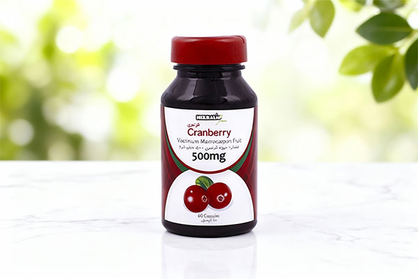 کپسول کرن بری 500 هربالیو گرین روی سطح مرمر سفید