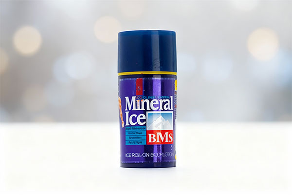 لوسیون خنک کننده بدن مینرال آیس بی ام اس روی سطح سفید