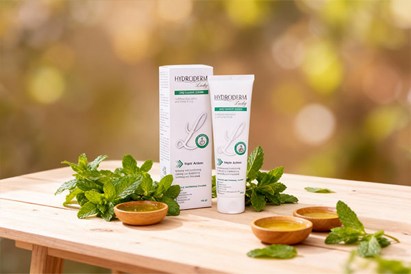 کرم رفع خستگی پا هیدرودرم روی سطح مرمر سفید