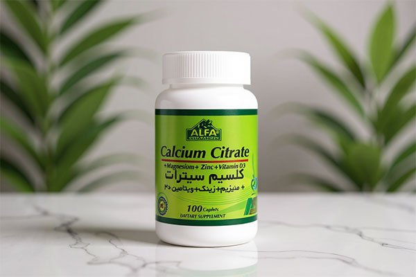 قرص کلسیم سیترات آلفا ویتامینز روی سطح سفید
