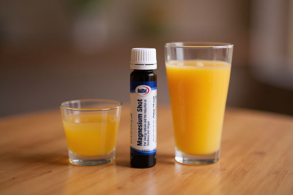 ویال منیزیم شات یوروویتال کنار آبمیوه