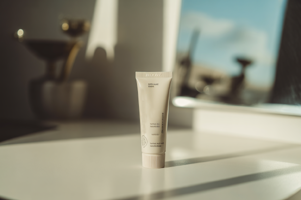 خرید ضد آفتاب دور چشم بی رنگ و رنگی